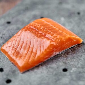 REGENBOGENFORELLE-FILET MIT HAUT